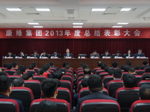 歌声掌声送模范　鲜花金牌映豪情